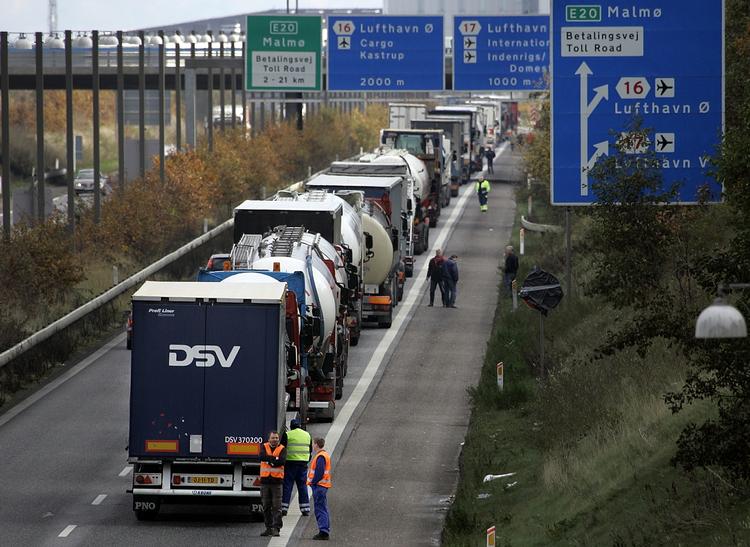 Trængte. Danske transportchauffører har tidligere blokeret Øresundsbroen i protest mod lavtlønnet konkurrence fra kolleger fra Østeuropa 