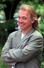 Navne. Skuespiller Rik Mayall er død - 56 år gammel. 