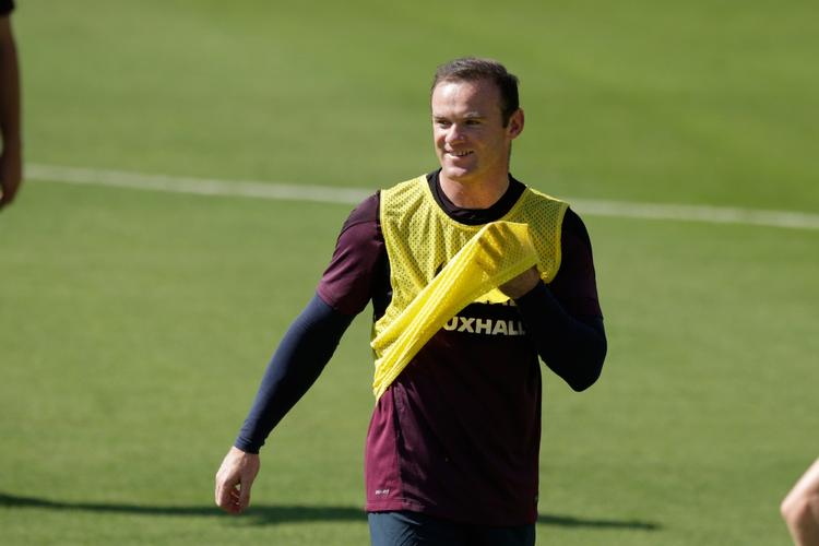 VM. Wayne Rooney smiler i en pause i træningen med det engelske landshold, der træner på Urca-militærbasen i  Rio de Janeiro før VM i Brasilien. 
