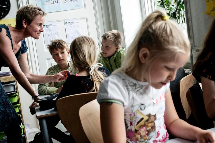 Mistillid. De færreste lærere har som Mette Køie (t.v.) fra Brønshøj Skole troen på, at eleverne vil lære mere, når skolereformen snart træder i kraft. Foto: Katinka Hustad 