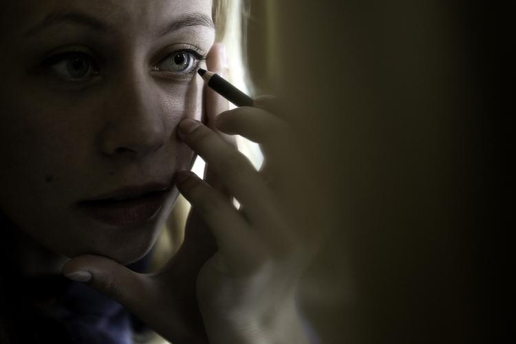 mærket. 23-årige Sidsel Nielsens mor døde af anoreksi for seks år siden. Nu er hun selv i behandling for alvorlig anoreksi. »Jeg skal aldrig, aldrig give den sygdom videre til mit barn«, siger hun. 