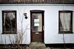 PRESSET. I de områder af Danmark, hvor det i forvejen er svært at sælge en bolig på det frie marked, kan et hus på tvangsauktion komme ned og koste 30-40 procent af, hvad andre huse i samme kommune normalt sælges for. (arkivfoto) 