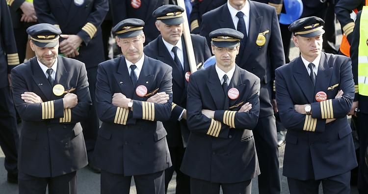 arbejdsvægring. Lufthansas piloter gennemførte i april en stor strejke som konsekvens af en lønkonflikt med ledelsen. 