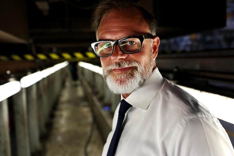 lønfokus. Henrik Plougmann Olsen, direktør i Metroselskabet, mener ikke, at der finder underbetaling sted i forbindelse med udvidelsen af metroen, men han vil have påstanden undersøgt. 