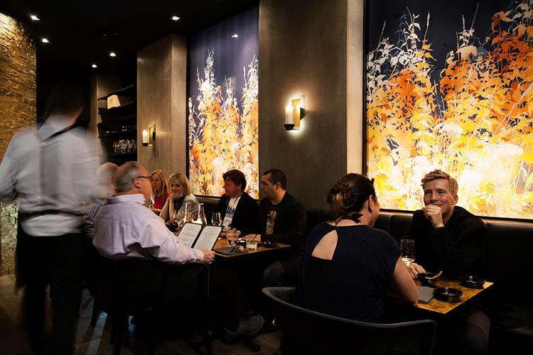 Åbning. Der har været rift om pladserne, siden to af Københavns populære michelinrestauranter for nylig åbnede nye, billigere aflæggere. Her ses Uformel på Studiestræde. 