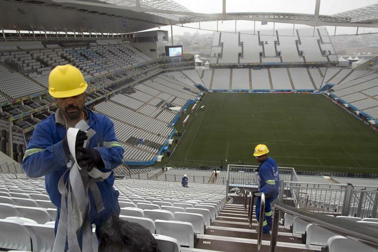 Akkordtempo. De brasiliansek arbejdere har haft travlt. Billedet er tagt 10. juni. 