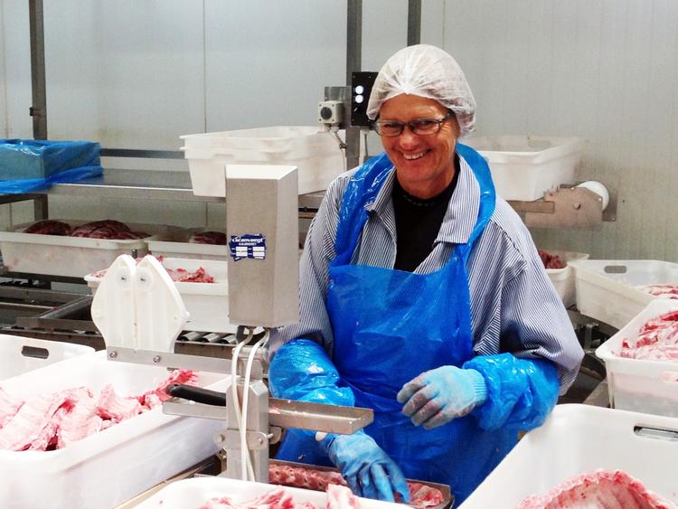 spildt? Pakkeriarbejder på slagteriet Susanne Nielsen frygter, at medarbejdernes investering i deres arbejdsplads viser sig at være spildt, fordi det er en gammel fabrik, der er blevet forsømt af Danish Crown. 