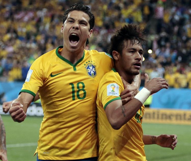 3-1. Brasilien fik den ventede sejr i åbningskampen ved VM, men spillet var ikke imponerende i en kamp, hvor Kroatien blev snydt ved et par afgørende situationer. 