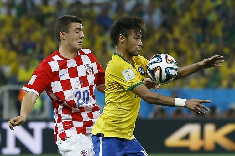 3-1. Neymar (th) var en af kampens oplevelser, da Brasilien leverede en middelmådig indsats mod et stærkt kroatisk mandskab. 