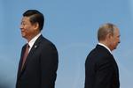 Venner. Rusland og Kina søger et tættere økonomisk samarbejde. I maj indgik de to lande med præsidenterne Xi Jinping og Vladimir Putin i spidsen en kæmpe aftale om 30 års russisk gasforsyning til Kina. 