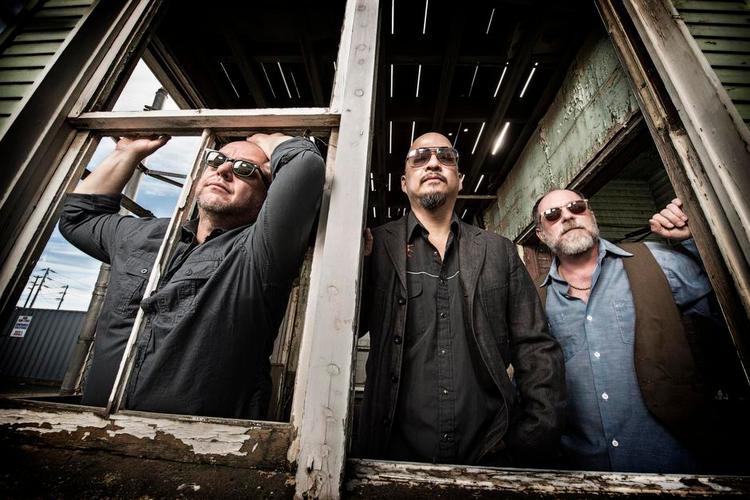 Black. Pixies med Black Francis, Joey Santiago og David Lovering kopierer sig selv på det første album i 23 år. : 