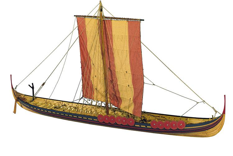 Historisk. Model af Skuldelev 2, 'Havhingsten af Glendalough', fundet i Roskilde fjord. Bygget i 1042 og dermed samtidigt med Godwin Jarls skib. Foto: Werner Karrasch, Vikingeskibsmuseet. 