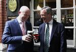 SVAR. Lederen af det EU-skeptiske parti UKIP i Storbritannien vil ikke svare på, hvad han har brugt 1,6 millioner skattekroner på. 