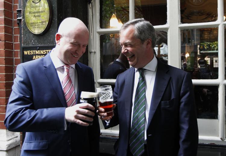 SVAR. Lederen af det EU-skeptiske parti UKIP i Storbritannien vil ikke svare på, hvad han har brugt 1,6 millioner skattekroner på. 