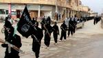 MENNESKERETTIGHEDER. Isis står bag brutale overgreb mod civile i blandt andet Raqqa i Syrien, hvor militsen her ses paradere gennem byen. Nu frygter internationale organisationer for borgerne i de områder i Irak, den islamistiske organisation har erobret. 