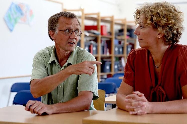 Åstedet. Bondo og Antorini på skolebænken med Politiken som lærer. Det lykkedes ikke at forene parterne på skolen, hvor politikerne for et pr siden trykkede hånd på skolereformen. 