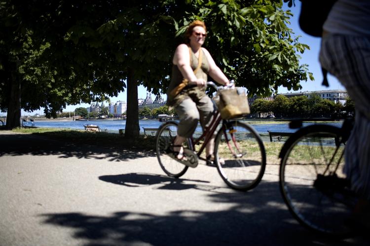POPULÆRT. Ruten langs søerne viser sig at være til glæde for både cyklende og gående. Da den blev oprettet frygtede mange, at den ville blive utryg. En meningsmåling viser, at sådan kom det ikke til at gå: Brugerne er tilfredse med ruten. 