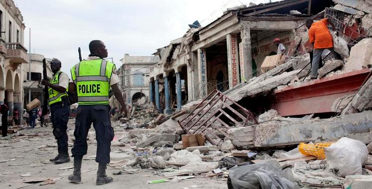 Ruiner. Jordsklvet i Haiti i januar 2010 lagde store dele af hovedstaden, Port-au-Prince, i ruiner. 