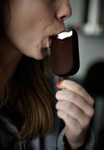 BILLIGERE. Den vejledene pris på en Magnum Classic er faldet med næsten 7 procent til 20 kroner siden sidste år. 