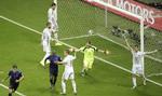Ydmygelse. Iker Casillas var tosset over, at der ikke blev dømt frispark mod ham ved 3-1-scoringen. Det skulle dog blive meget værre for målmanden. 
