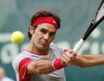 dominans. Roger Federer er klar til både single- og doublefinalen ved græsturneringen i Halle. 