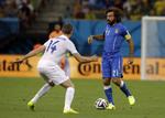 Kunstner. Andrea Pirlo (th) var suveræn på den italienske midtbane, hvor han var i fuld kontrol. 