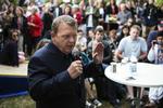 MODSTAND. De konservatives formand Lars Barfoed langer i dagens Berlingske ud efter Venstres formand Lars Løkke Rasmussen, som her ses til debat på Folkemødet på Bornholm. 