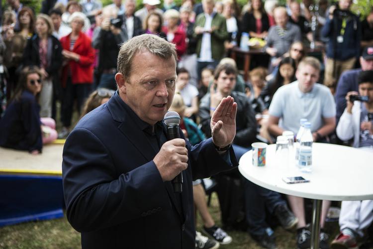 MODSTAND. De konservatives formand Lars Barfoed langer i dagens Berlingske ud efter Venstres formand Lars Løkke Rasmussen, som her ses til debat på Folkemødet på Bornholm. 