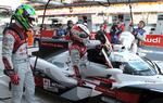 Ræs. Tom Kristensen overlader her sædet til brasilianske Lucas Di Grassi. Senere tog Marc Gené over. 