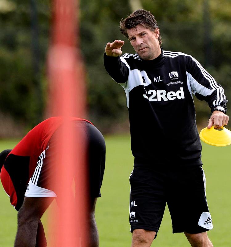 Ikon. Michael Laudrup er i høj grad sit eget varemærke - over hele verden. Anerkendelsen er universel, og på sin 60-års dag i 2000 slog dronningen ham til ridder af Dannebrog. 