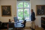 Uddeler. Den 52-årige Christen Obel er syvende generation af familien bag tobaksvirksomheden C.W. Obel, som i 1700-tallet skabte et tobaksdynasti i Aalborg. Han sidder som formand for Det Obelske Familiefond, der i år forventer at uddele over 40 mio. kroner til kulturområdet. Forleden var han til indvielsen af et 12 meter højt koncertorgel, som fondet har doneret 15 mio. kroner til i Musikkens Hus i Aalborg. 