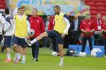 genopbygning. Karim Benzema (midt) træner før kampen mod Hondura. Franskmanden er en af de spillere, der var på holdet under den uværdige opførsel, de franske spillere lagde for dagen i 2010. 