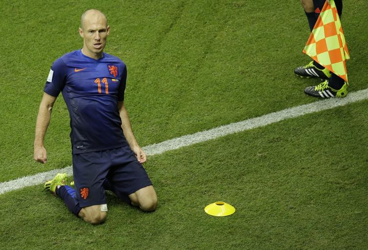 revanche. Arjen Robben var en af kampens bedste spillere, da Holland vandt stort over de spanske verdensmestre. 