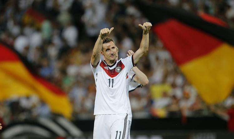 14. Med sin næste scoring vil Miroslav Klose tangere Ronaldos rekord som den mest scorende i VM-slutrunderne. 