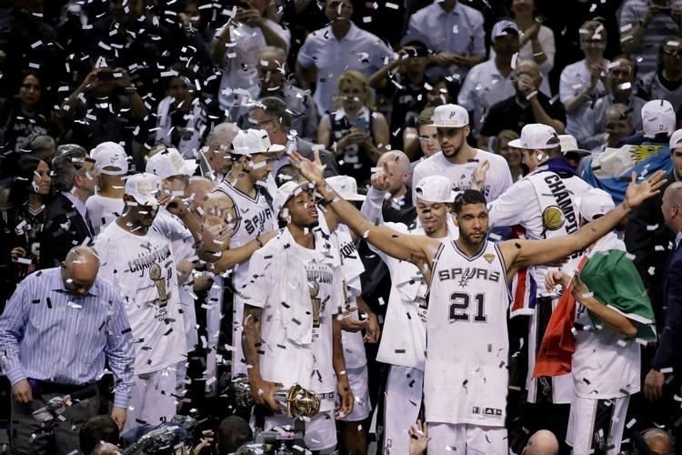MESTRENE. For femte gang har San Antonio Spurs vundet NBA. 