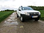 alsidig. En grusvej kan ikke skræmme Dacia Duster. Med firehjulstræk kan den også kravle op fra grøftekanten. 