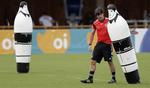 TRÆNEREN. Hvordan Jochim Löw placerer sine spillere i aften, glæder Peter Bonde sig til at se. 