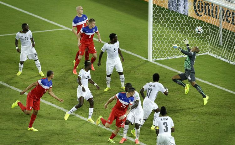 Matchvinder. John Brooks (yderst tv) headede USA’s sejrsmål ind efter 86 minutters spil. 