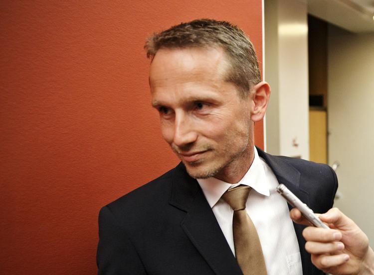 »Der er bevægelse hos regeringen. Men det, vi skal have testet nu, er, om der også er bevægelse nok til at vi kan nå hinanden«, siger Kristian Jensen. 