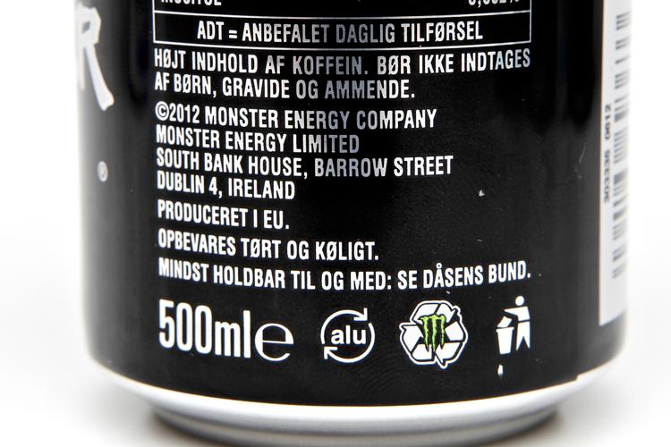 deklaration. Vi ved godt, at der bag på dåsen står, at det er skadeligt for små børn, gravide og kvinder, der ammer at drikke energidrikkene. Men det står der jo på så meget, lyder det fra foreningen Skole og Forældre. 