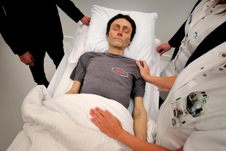 VÆRKET. Claus Beck-Nielsen erklærede på et tidspunkt sig selv for død. Bare en af forfatteren og performance-kunstnerens kommentarer til forholdet mellem værk og afsender. 