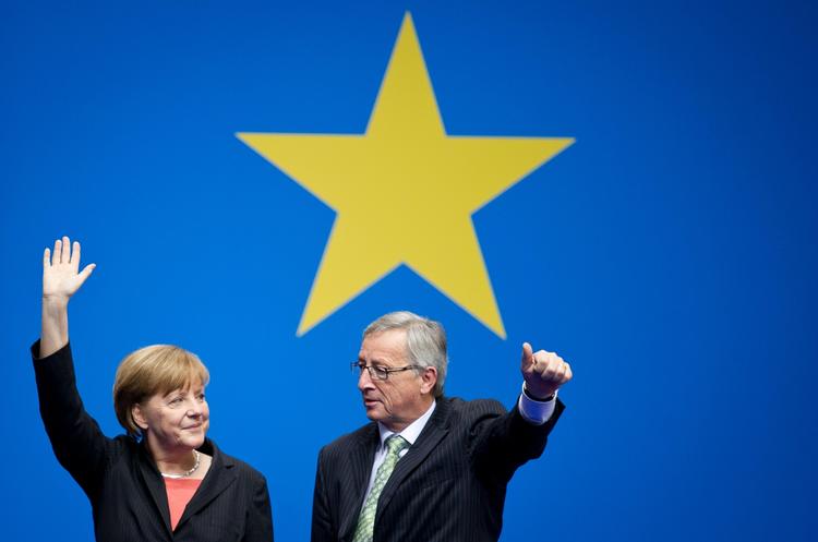 Magtkamp. Angela Merkel har angiveligt hele tiden fastholdt, at den konservative Jean-Claude Juncker skal være ny formand for EU-kommissionen. 