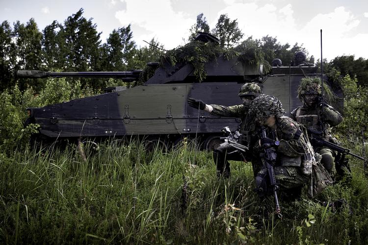 Øvelse. De godt 900 danske soldater og ikke mindst over 400 køretøjer præger  billedet under øvelsen i Litauen. 