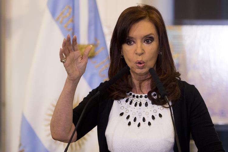 AFVISNING. Cristina Fernández er oprørt over dommen, der betyder, at Argentina omgående skal betale flere milliarder kroner til en række amerikanske investorer. 