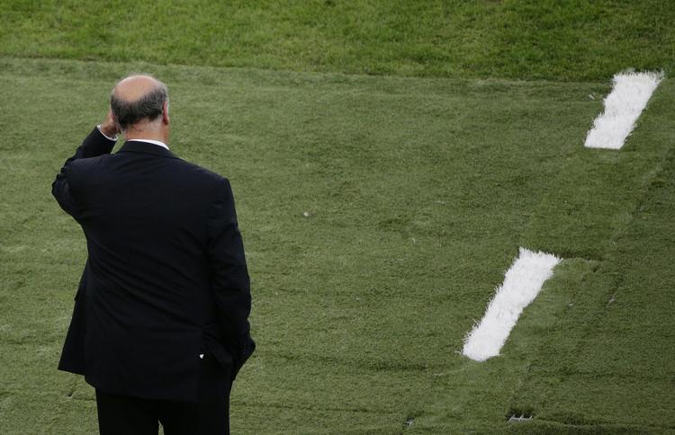 FÆRDIG. For fire år siden blev Vicente del Bosque alle tiders ældste VM-vindende træner og i år kunne han bliev den anden med to VM-titler, men ... 