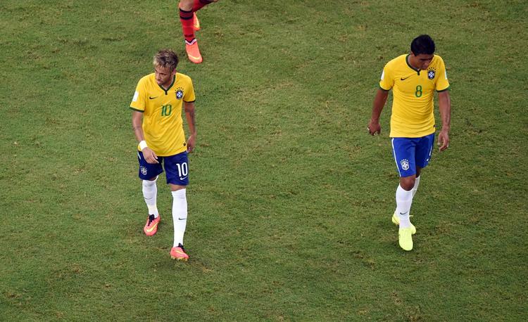 Forventninger. Neymar (tv) sagde forud for VM, at presset rager ham en papand. Siden han var barn. har han levet med presset. Det går i hånd med talentet. 