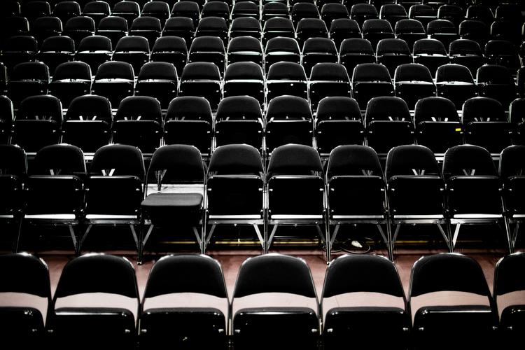 Teater. Næsten 70 procent af danskerne går aldrig i teatret eller har ikke gjort det i et år, skriver Kristeligt Dagblad. 