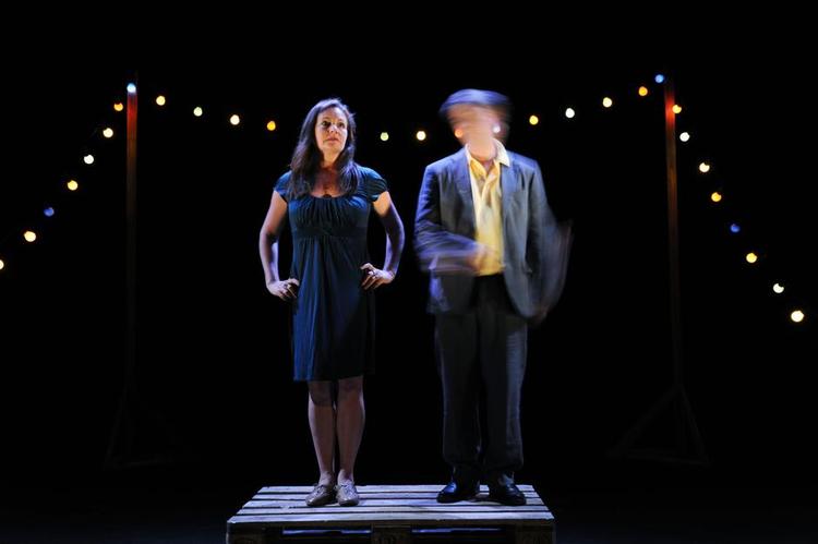 Som det er typisk for Forced Entertainment, fabulerer ’Tomorrow’s Parties’ ud fra en systematisk besættelse af lister, optegnelser og akkumulationer med afsæt i mantraet »I fremtiden« … vil folk kunne snakke med deres hund via computeren, eller få tapeter, der skifter med deres sindsstemning, eller have sex med aliens og blive kannibaler og bo på en planet som en stor motherfucker-by, der har kvalt al natur …«. 