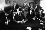Stjerner. Her holder The Beatles pressemøde på Hotel Royal i København, da de gav koncert i K.B. Hallen i 1964, 