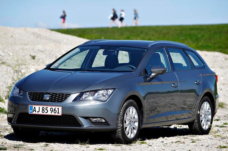 rummelig. Stationcarudgaven af Seat Leon har god plads både foran og bag i bilen og koster 10.000 kroner mere end den kortere hatchbackmodel. 